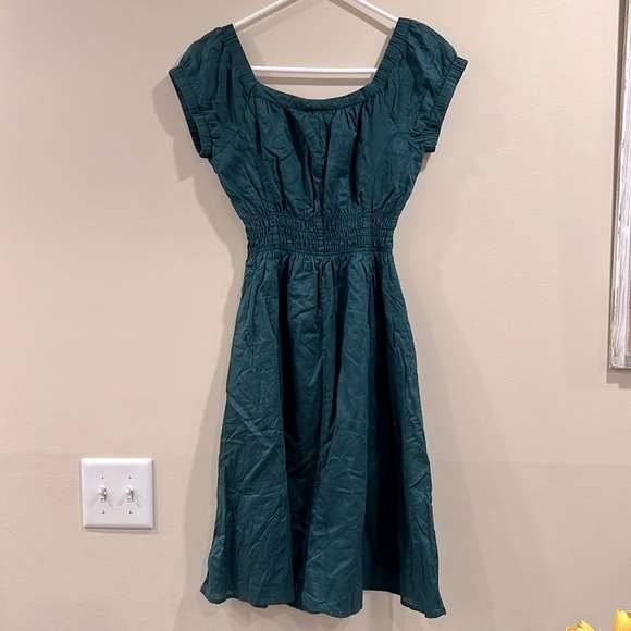 🔥Massimo Green Smocked Off-the-Shoulder Midi Sundress🔥 - Picture 2 of 7